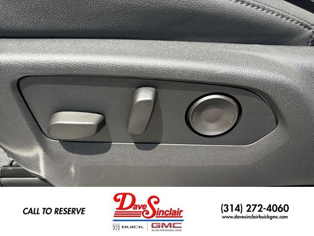 GMC Sierra 1500 Vehicle Full-screen Gallery Image 12