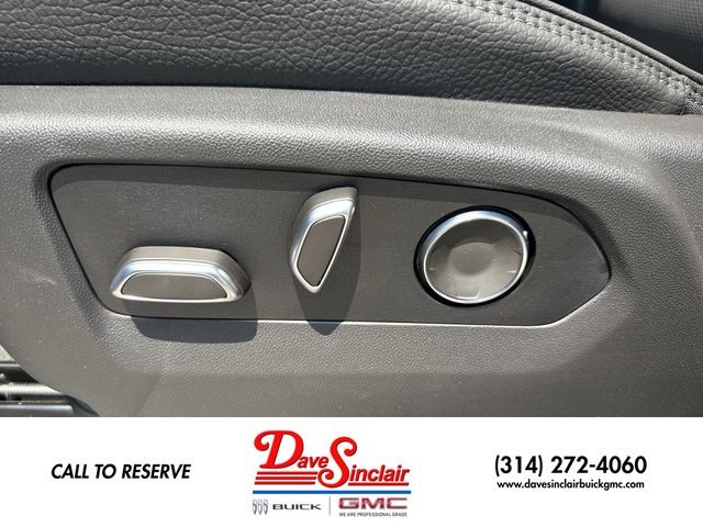 GMC Sierra 1500 Vehicle Full-screen Gallery Image 12