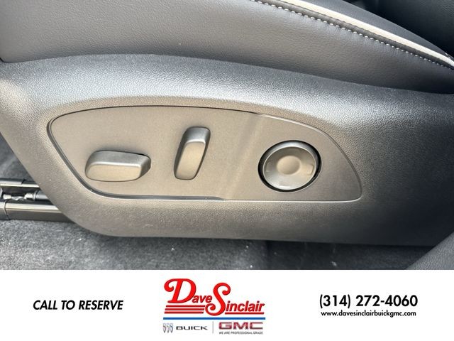 Buick Enclave Vehicle Full-screen Gallery Image 12