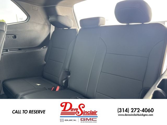 Buick Enclave Vehicle Full-screen Gallery Image 24