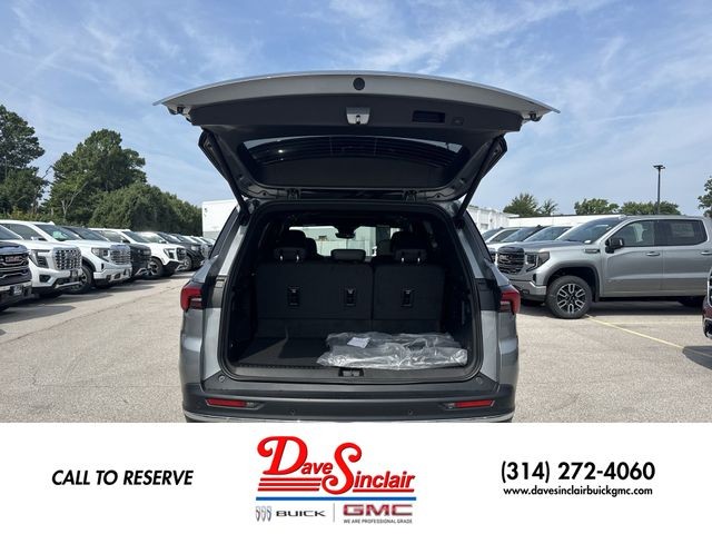 Buick Enclave Vehicle Full-screen Gallery Image 25