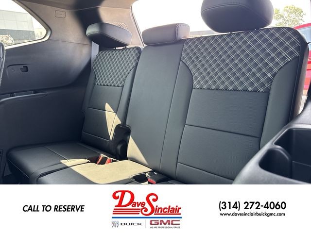 GMC Acadia Vehicle Full-screen Gallery Image 24