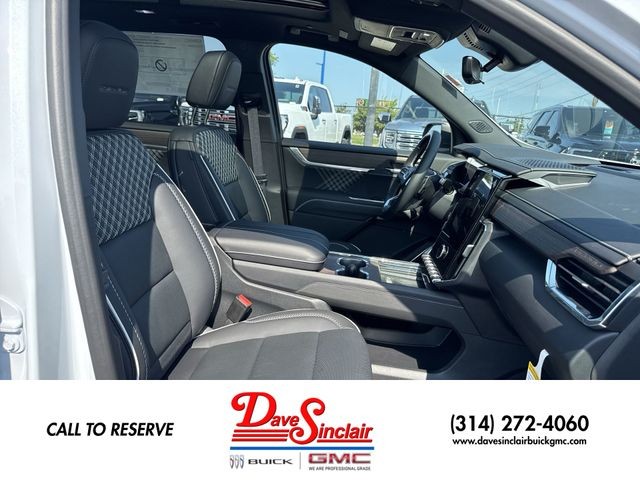 GMC Acadia Vehicle Full-screen Gallery Image 26