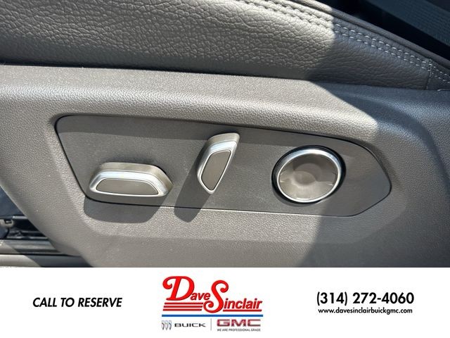 GMC Sierra 1500 Vehicle Full-screen Gallery Image 12