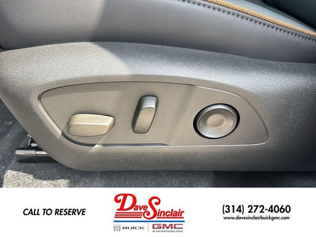 GMC Acadia Vehicle Full-screen Gallery Image 12