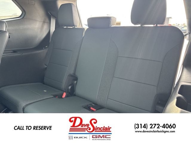 GMC Acadia Vehicle Full-screen Gallery Image 24