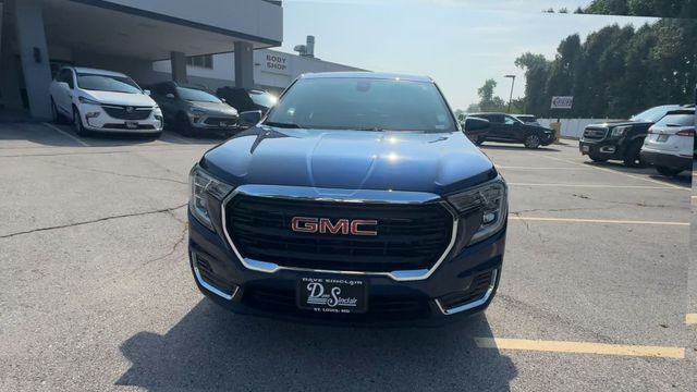 GMC Terrain Vehicle Full-screen Gallery Image 03
