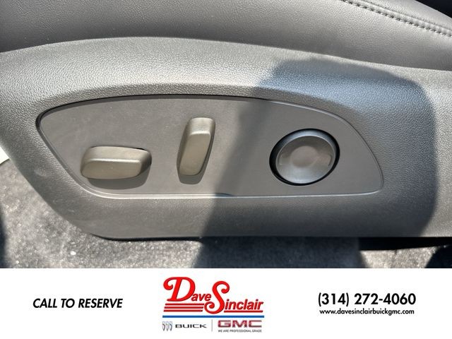GMC Acadia Vehicle Full-screen Gallery Image 12