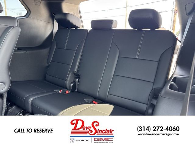 GMC Acadia Vehicle Full-screen Gallery Image 24