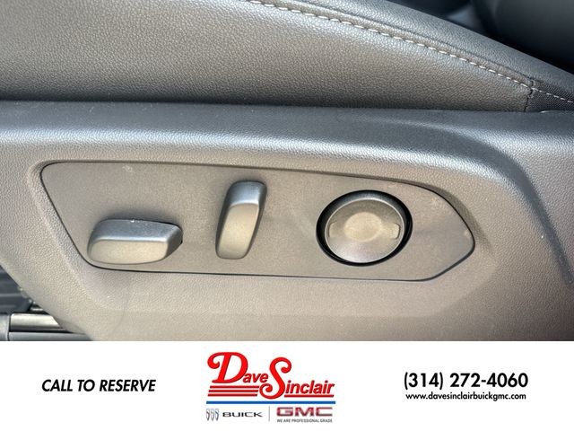 GMC Sierra 1500 Vehicle Full-screen Gallery Image 12