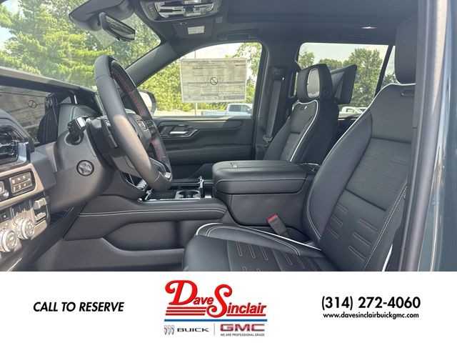 GMC Yukon Vehicle Full-screen Gallery Image 11