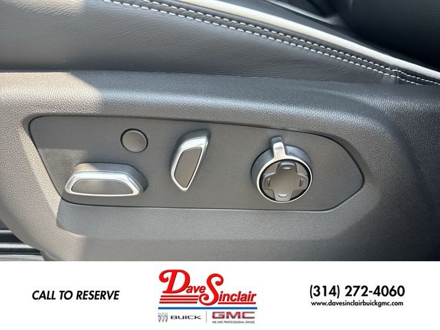 GMC Yukon Vehicle Full-screen Gallery Image 12