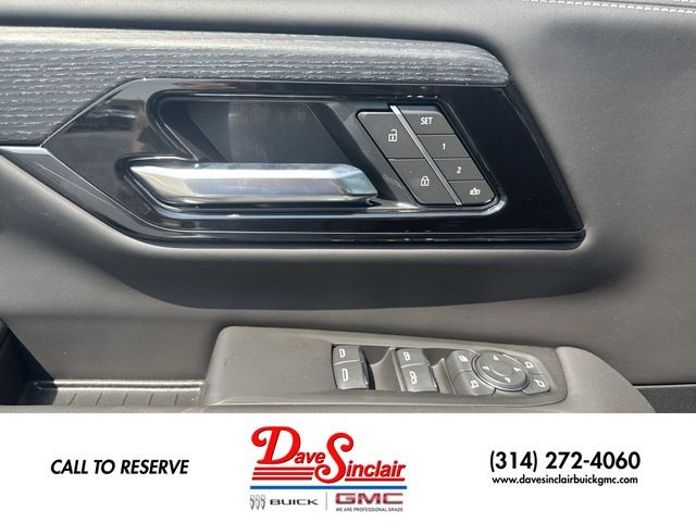 GMC Yukon Vehicle Full-screen Gallery Image 13