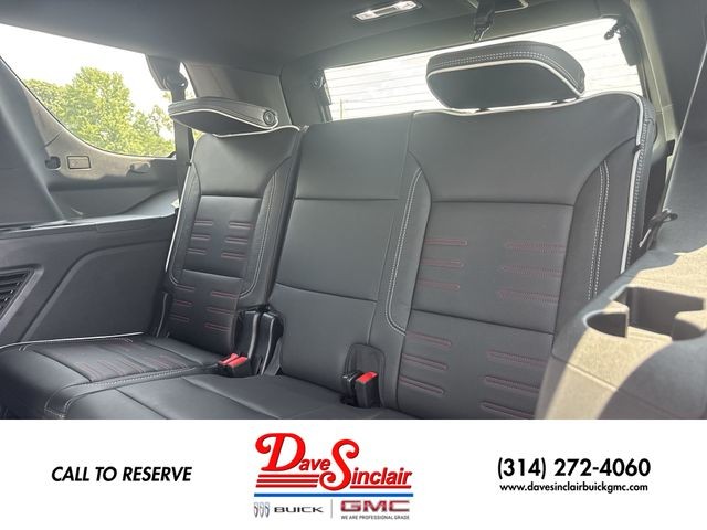 GMC Yukon Vehicle Full-screen Gallery Image 24