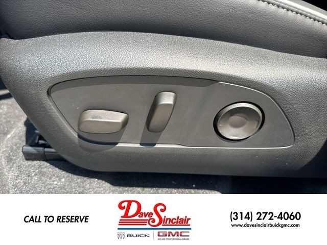 Buick Enclave Vehicle Full-screen Gallery Image 12