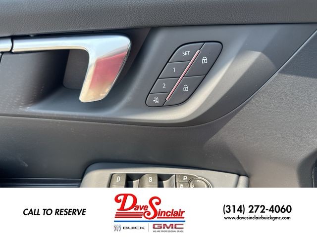 Buick Enclave Vehicle Full-screen Gallery Image 13