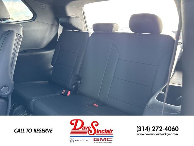 Buick Enclave Vehicle Full-screen Gallery Image 24