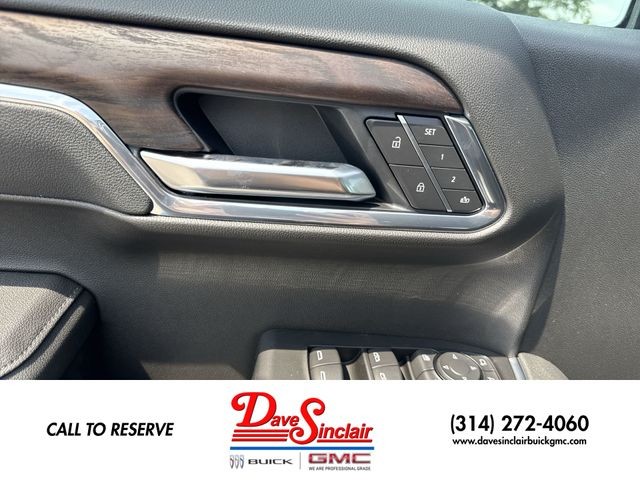 GMC Sierra 1500 Vehicle Full-screen Gallery Image 13