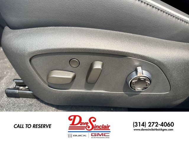 Buick Enclave Vehicle Full-screen Gallery Image 12
