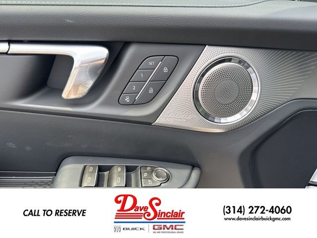 Buick Enclave Vehicle Full-screen Gallery Image 13