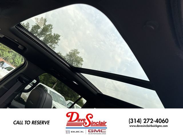 Buick Enclave Vehicle Full-screen Gallery Image 22