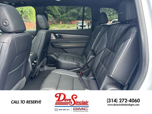 Buick Enclave Vehicle Full-screen Gallery Image 23