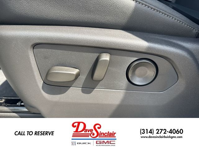 GMC Sierra 1500 Vehicle Full-screen Gallery Image 12