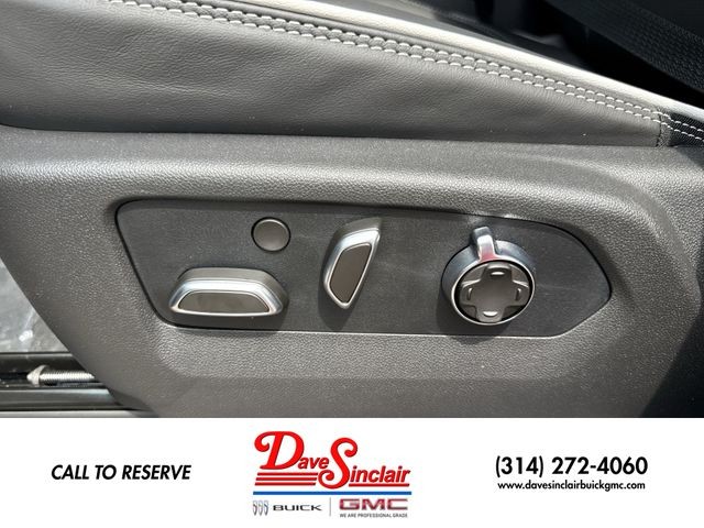 GMC Sierra 2500HD Vehicle Full-screen Gallery Image 12