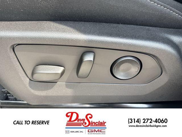 GMC Canyon Vehicle Full-screen Gallery Image 12
