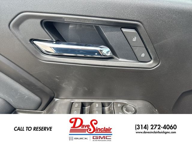 GMC Canyon Vehicle Full-screen Gallery Image 13