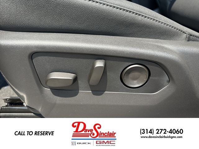 GMC Sierra 1500 Vehicle Full-screen Gallery Image 12