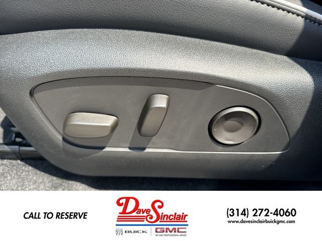 Buick Enclave Vehicle Full-screen Gallery Image 12