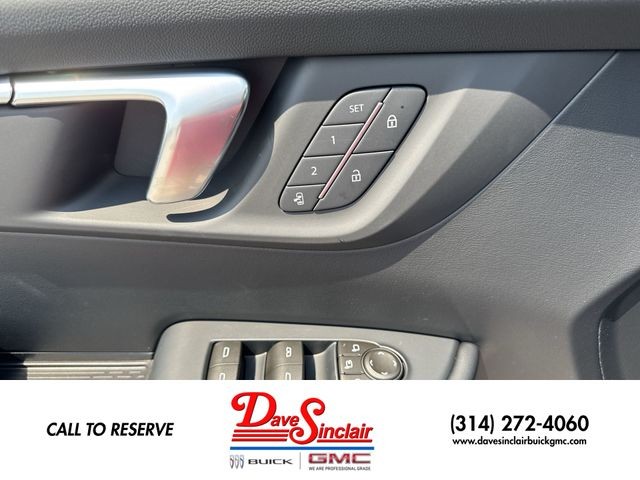Buick Enclave Vehicle Full-screen Gallery Image 13