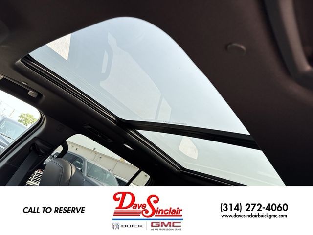 Buick Enclave Vehicle Full-screen Gallery Image 22