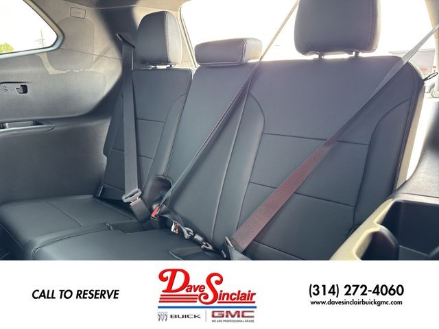 Buick Enclave Vehicle Full-screen Gallery Image 24