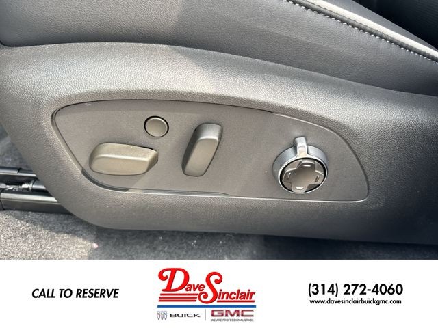 Buick Enclave Vehicle Full-screen Gallery Image 12