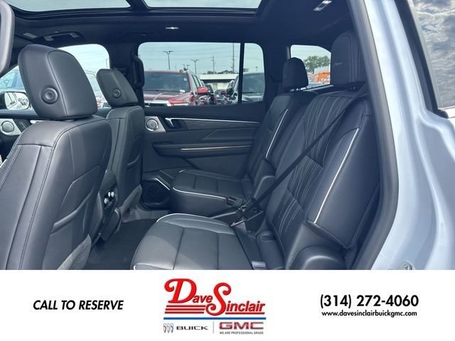Buick Enclave Vehicle Full-screen Gallery Image 23