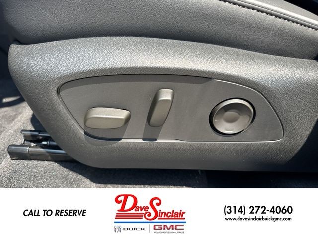 Buick Enclave Vehicle Full-screen Gallery Image 12