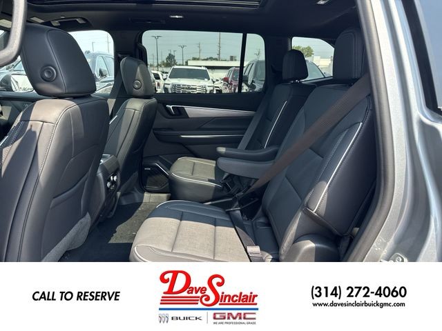 Buick Enclave Vehicle Full-screen Gallery Image 23