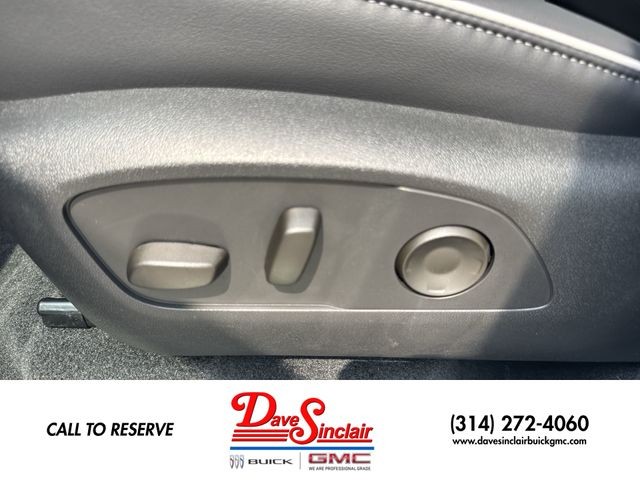Buick Enclave Vehicle Full-screen Gallery Image 12