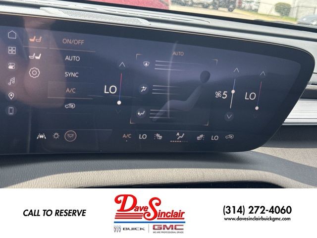 Buick Enclave Vehicle Full-screen Gallery Image 19