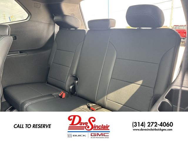 Buick Enclave Vehicle Full-screen Gallery Image 24