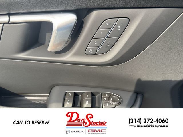 Buick Enclave Vehicle Full-screen Gallery Image 13