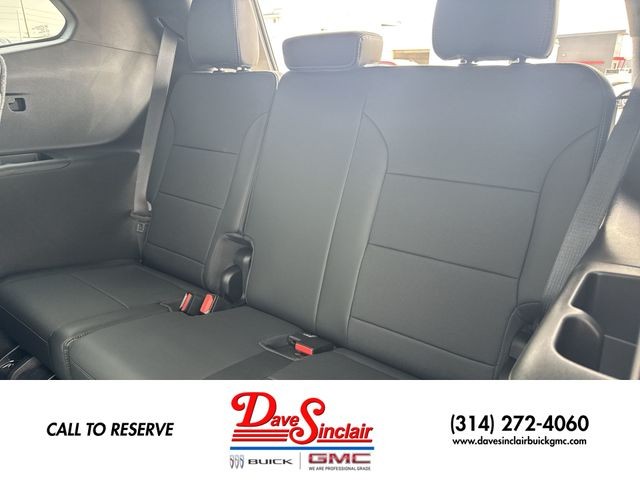 Buick Enclave Vehicle Full-screen Gallery Image 24