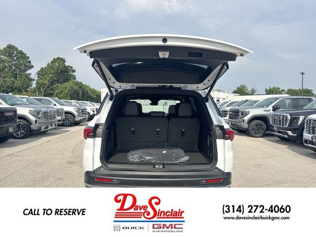 Buick Enclave Vehicle Full-screen Gallery Image 25