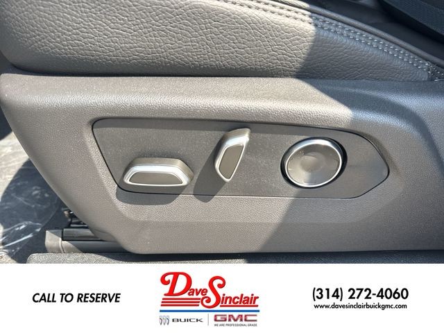 GMC Yukon XL Vehicle Full-screen Gallery Image 12