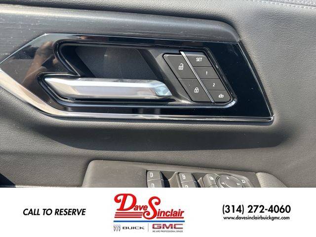 GMC Yukon XL Vehicle Full-screen Gallery Image 13
