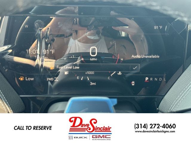 GMC Yukon XL Vehicle Full-screen Gallery Image 15
