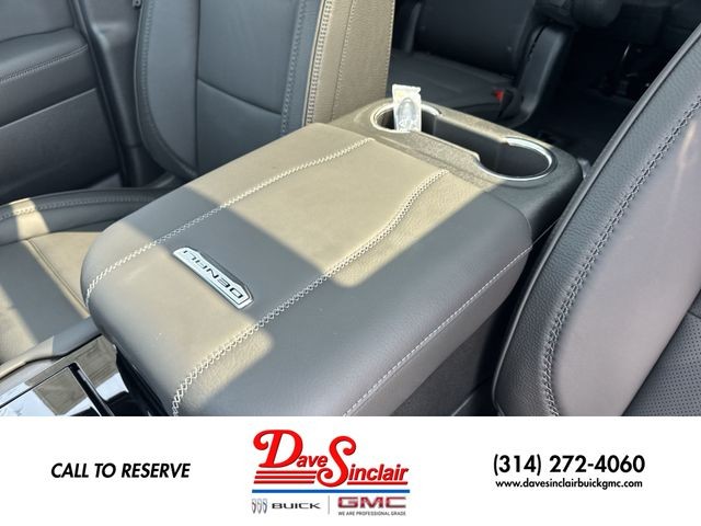 GMC Yukon XL Vehicle Full-screen Gallery Image 21