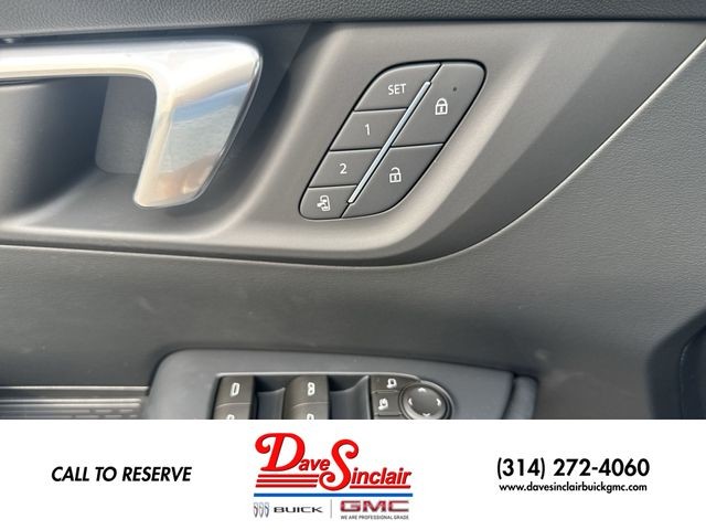 Buick Enclave Vehicle Full-screen Gallery Image 13